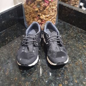 On Cloud Running Shoes size 7 women's